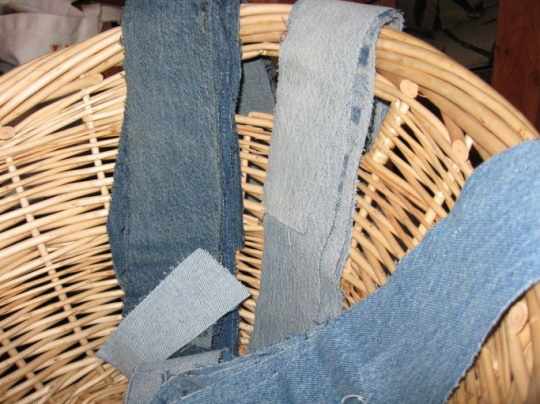 Что можно сделать из старых джинсов. Фото, выкройки для дома