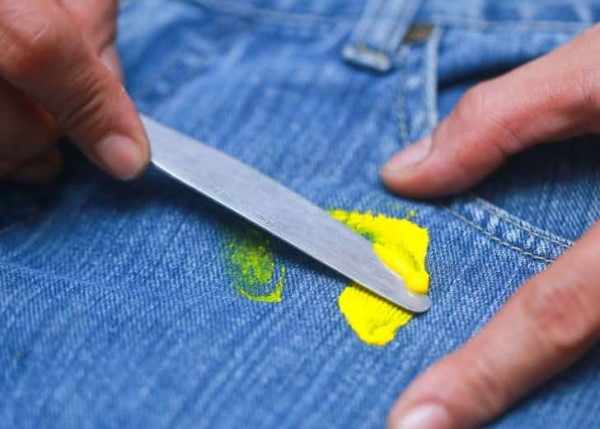 Как убрать краску с джинс, чем вывести, отстирать
