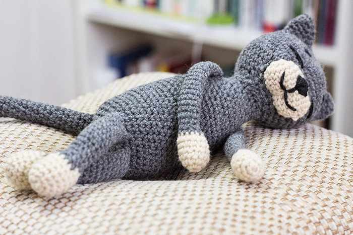 Котик крючком. Схемы и описание амигуруми из плюшевой пряжи, мохера, ангоры. Фото