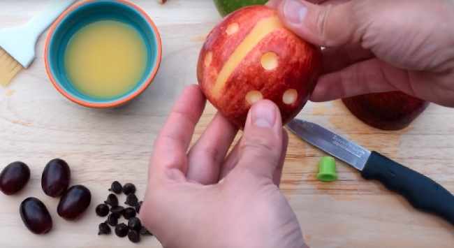 Поделка из яблок «гусеница». Как сделать своими руками, фото