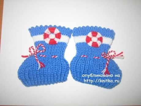 Пинетки в морском стиле связанные спицами