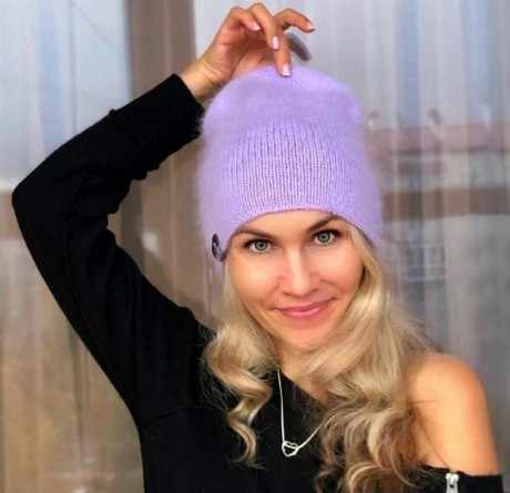 Шапка бини спицами из пуха норки Шапка бини спицами из пуха норки