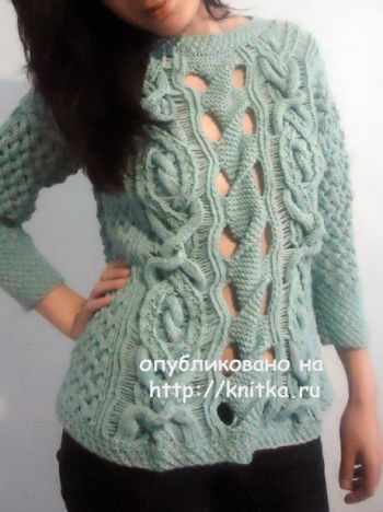 Вязаный женский свитер с жемчужным узором