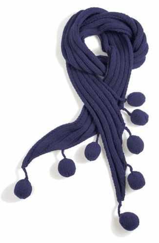 Описание шарфа Интересный шарфик с помпонами спицами