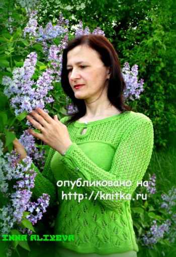 Свитер спицами с узором листики Свитер спицами с узором листики