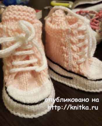 Сапожки - кеды спицами. Работа Людмилы Сапожки - кеды спицами. Работа Людмилы