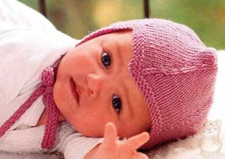 Отличная модель шапочки спицами для новорожденного малыша