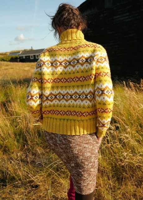 Яркий свитер для женщин с жаккардом (вязание спицами) 