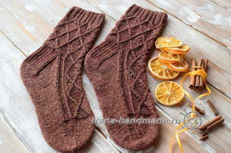 Ажурные носки спицами Корица, бесплатное описание