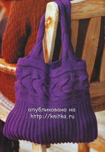 фиолетовая сумка , связанная спицами