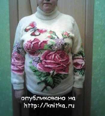 вязаный спицами свитер