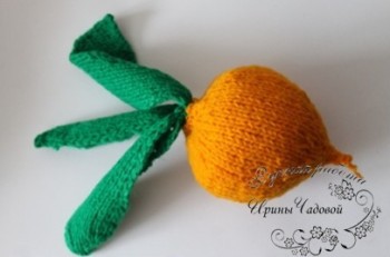 вязаная спицами игрушка
