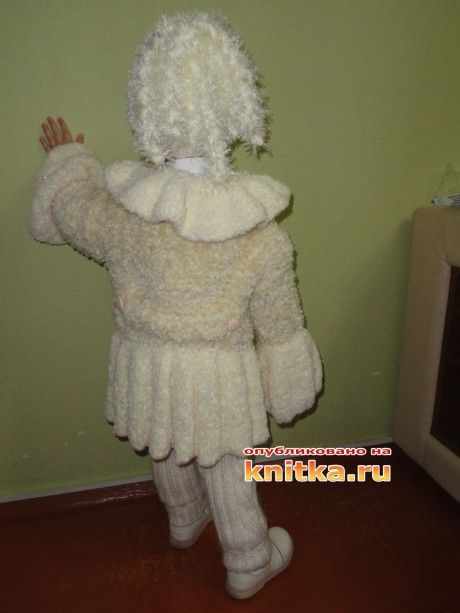 фото вязаного спицами костюма