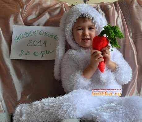 фото вязаного спицами детского костюма