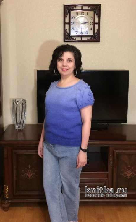 Нарядный женский джемпер спицами Голубая волна вязание и схемы вязания