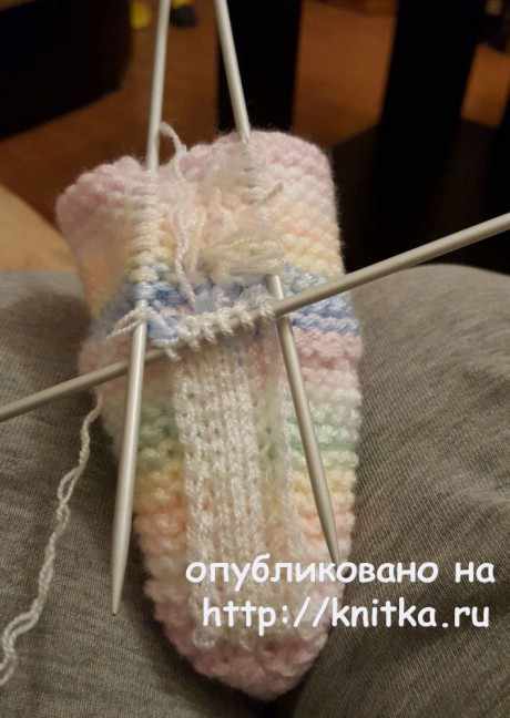 Радужные пинетки спицами. Работа Людмилы вязание и схемы вязания