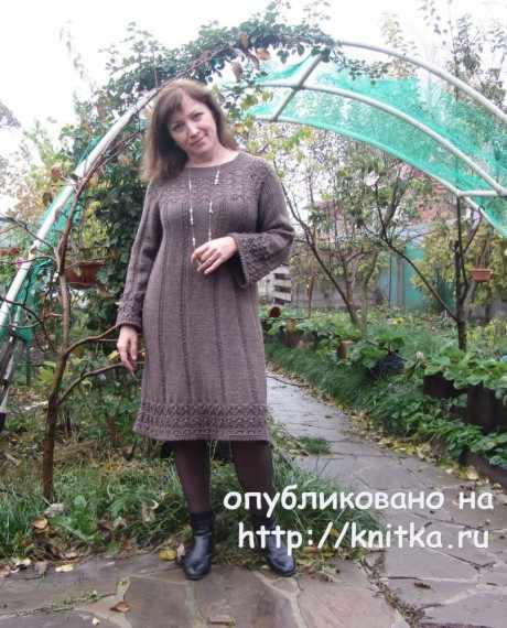 Женское платье спицами. Работа Наталии Левиной вязание и схемы вязания