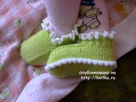 вязаные спицами пинетки