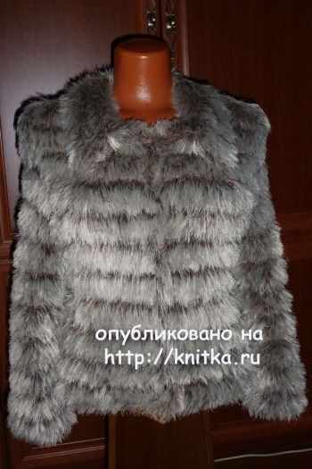 вязаный спицами жакет