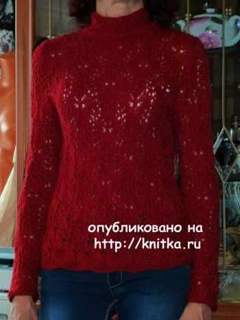 Вязаная спицами кофточка