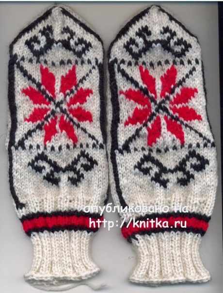 вязаные спицами варежки