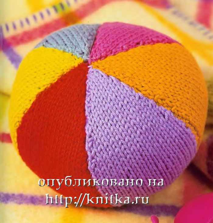 вязаная игрушка мячик Вязаная игрушка - звенящий мячик