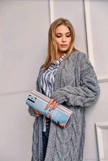 Вяжем модное пальто спицами для женщин