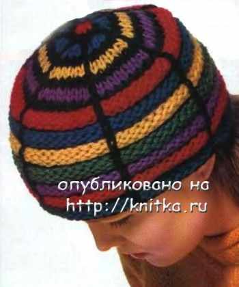 Полосатая шапка связанная спицами Полосатая шапка связанная спицами
