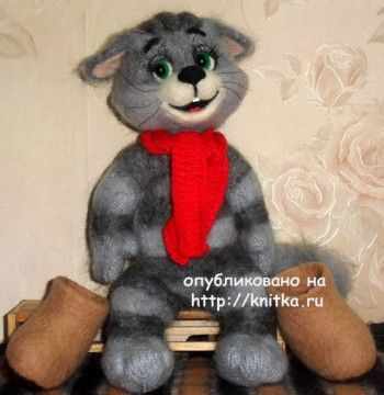 Вязаная спицами игрушка - кот Матроскин