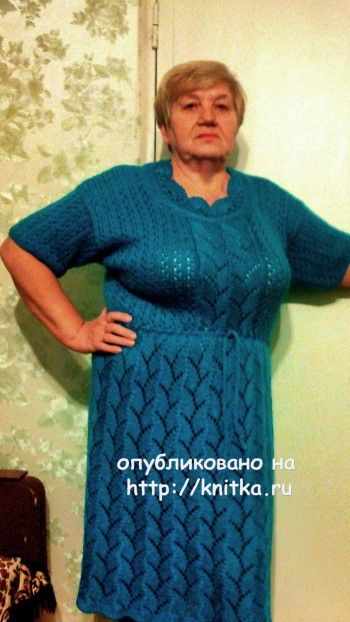 Вязаное спицами платье - работа Валентины