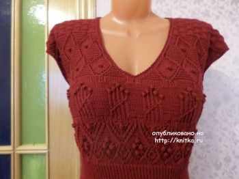Вязаное спицами платье - работа Светланы