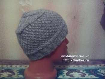 Вязаная спицами шапка Вязаная спицами шапка - работа Нины