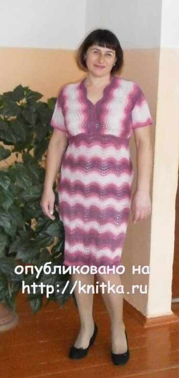 Вязаное спицами платье