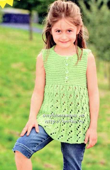 Зеленое платье-сарафан спицами для девочки