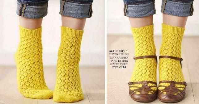 Желтые ажурные носки спицами